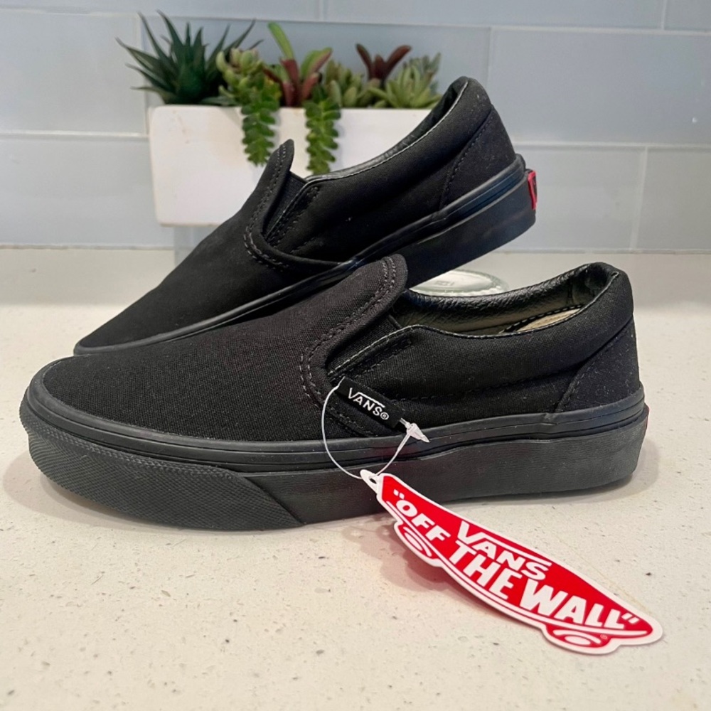 NWT VANS BLACK SLIP ON KIDS SIZE US 1